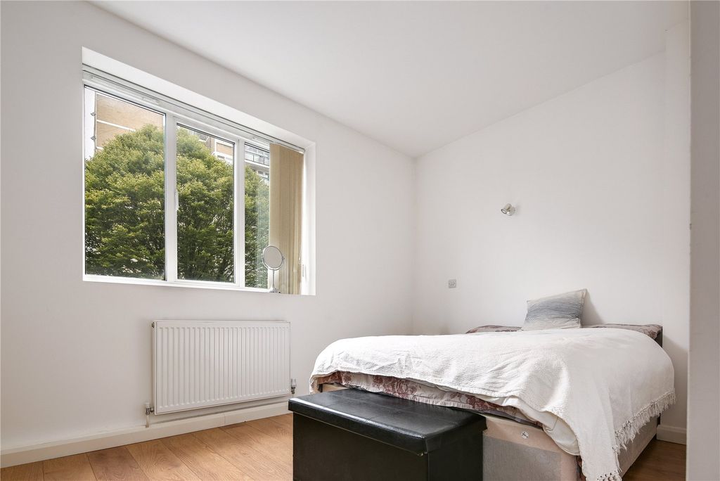 Property photo 3 of 6 Bedroom