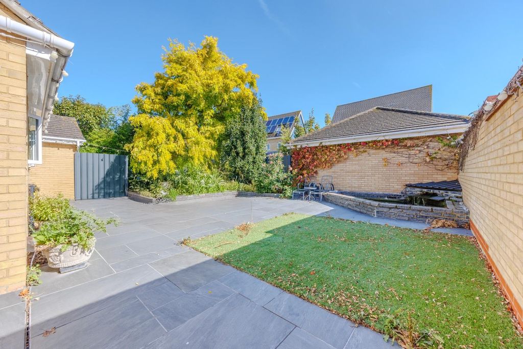 Property photo 3 of 23 Garden