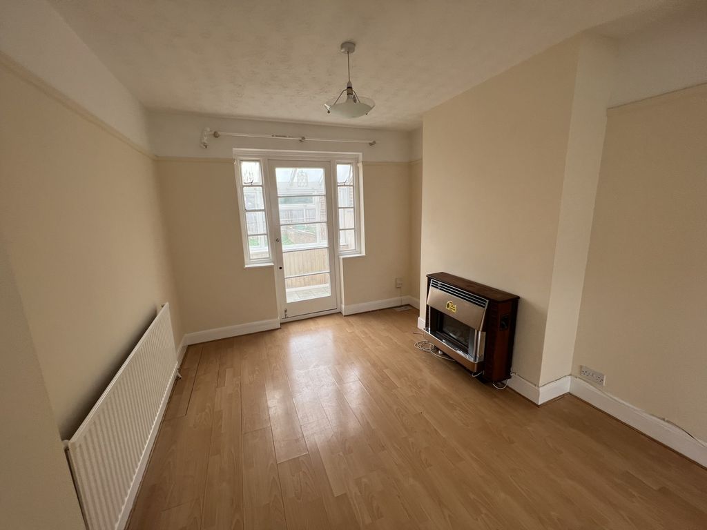 Property photo 3 of 10 635-Hr-3.Jpg