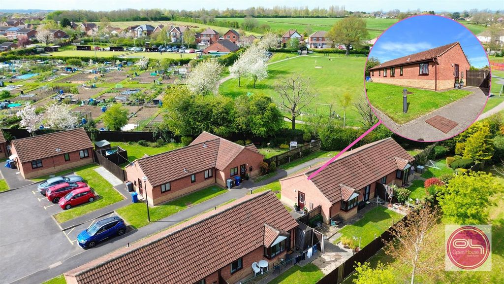 Property photo 2 of 24 Ladywell Close, Stretton (1).Jpg