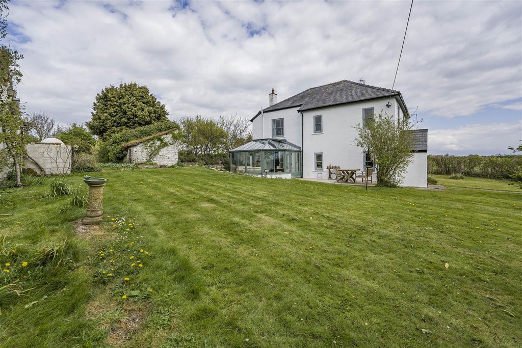 Property photo 2 of 38