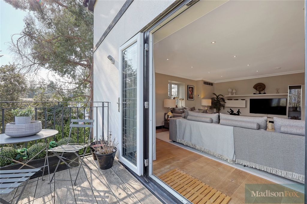 Additional image 9 of 3 bed flat for saleHigh Road, Chigwell, Essex IG7