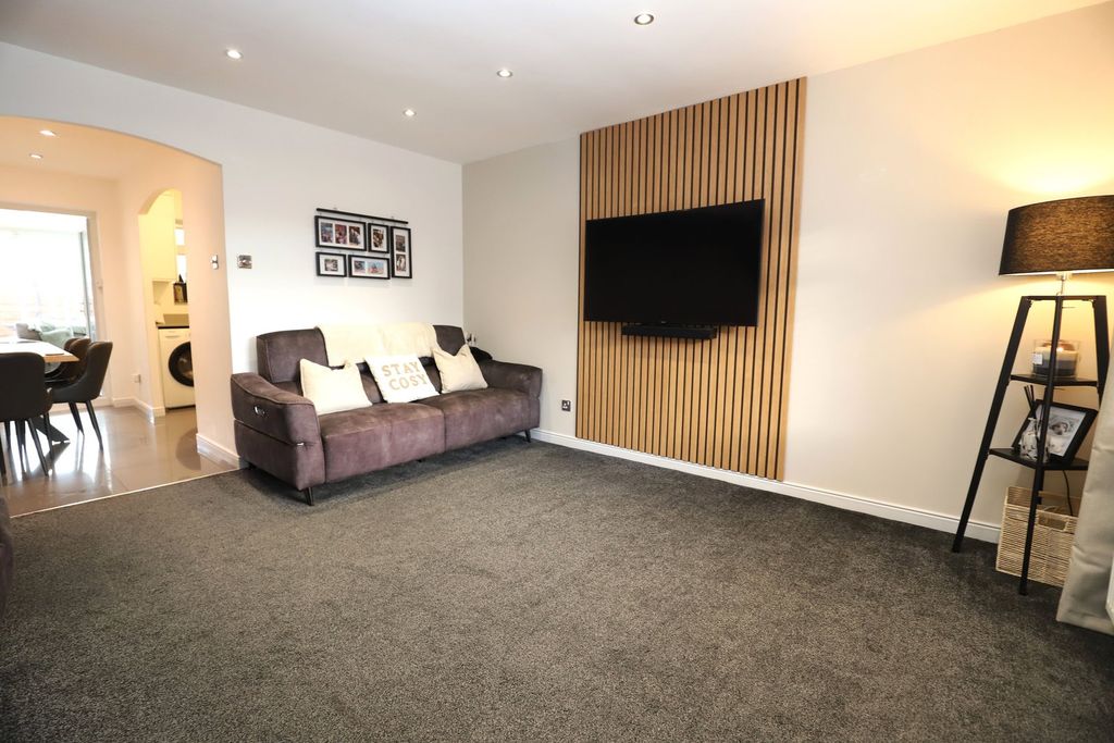 Property photo 2 of 23