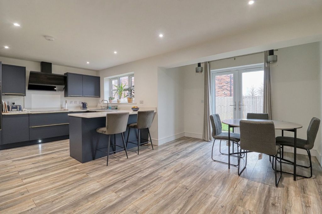 Property photo 3 of 23 Kitchen/Diner