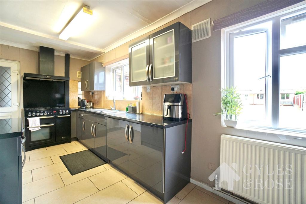 Property photo 3 of 21 Kitchen