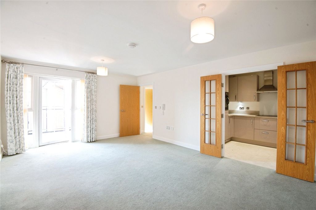 Property photo 1 of 10 Lounge