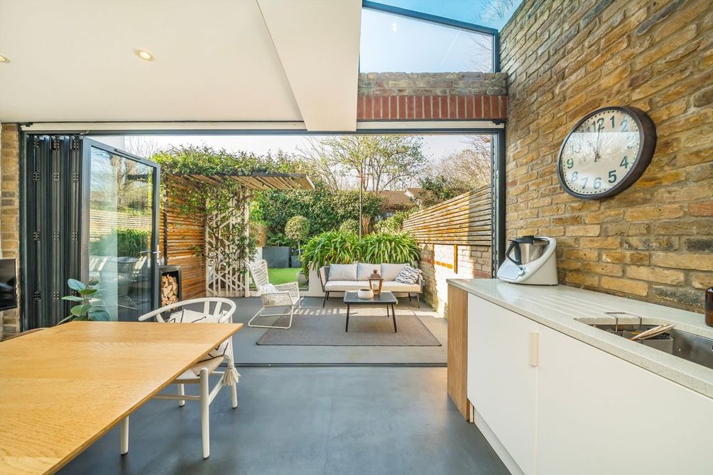 Property photo 2 of 14