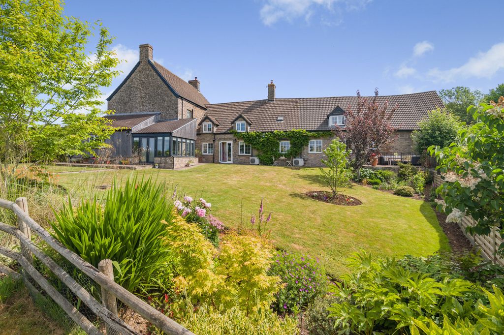Property photo 1 of 60