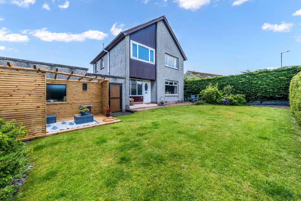 Property photo 1 of 40