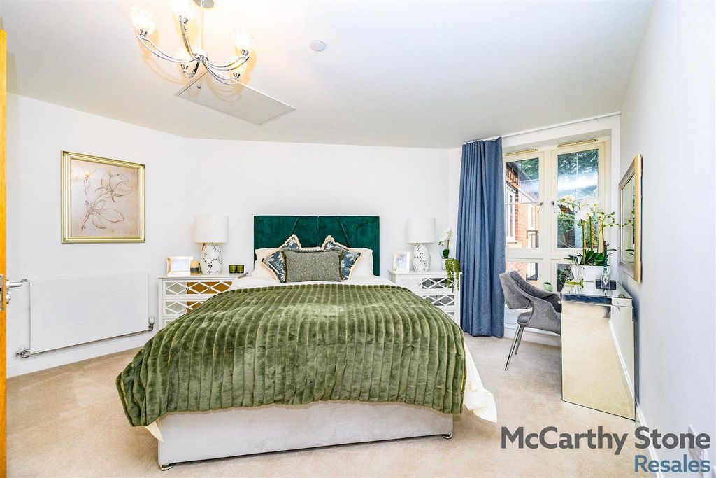 Additional image 24 of 2 bed flat for saleGreat North Road, Hatfield AL9