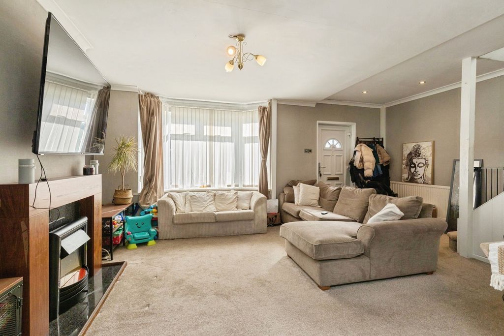 Property photo 3 of 16 Photo