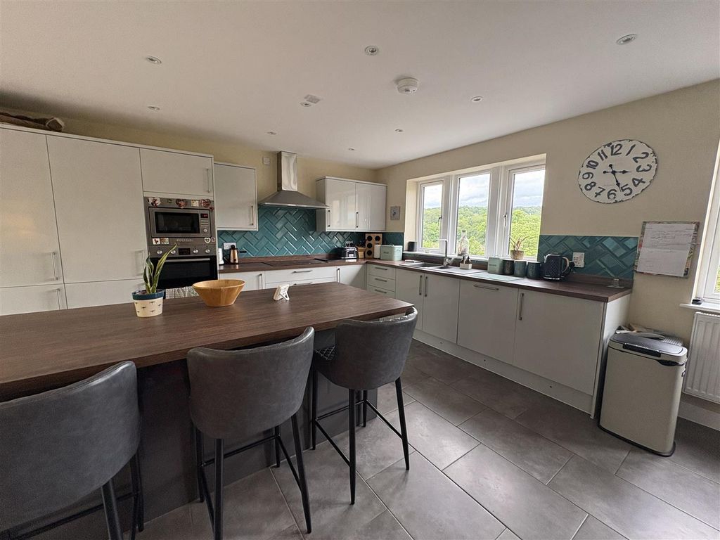 Property photo 2 of 32 Living/Dining Kitchen