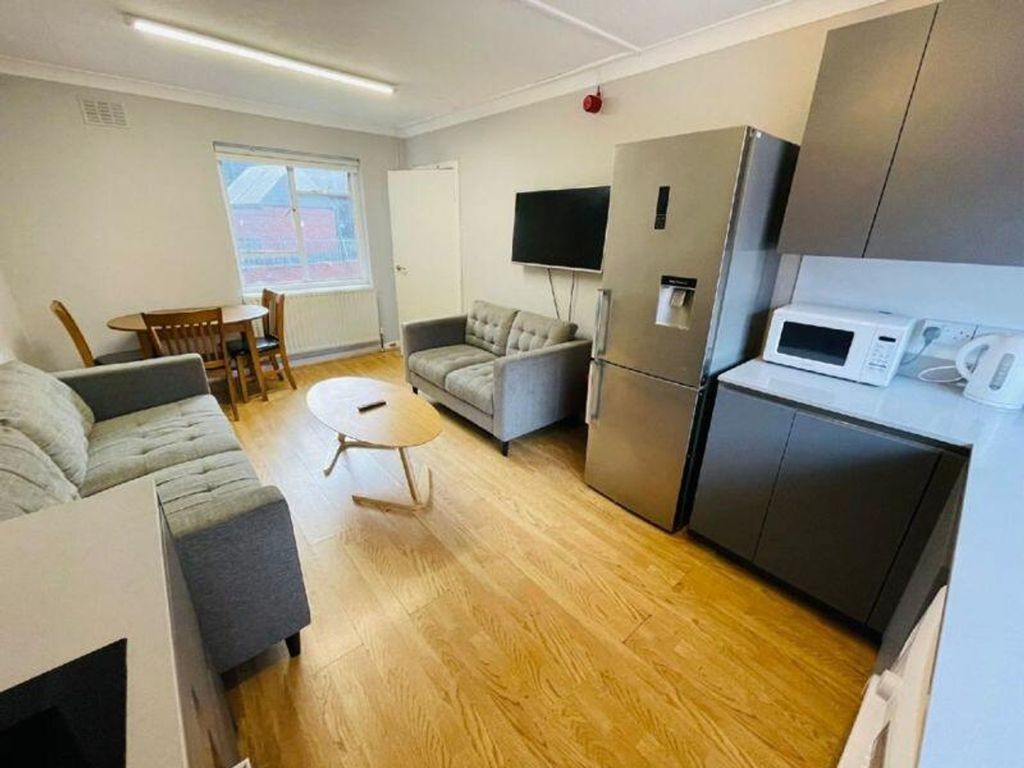 Property photo 1 of 10 A Spacious And Inviting Large Modern Living Room, ...