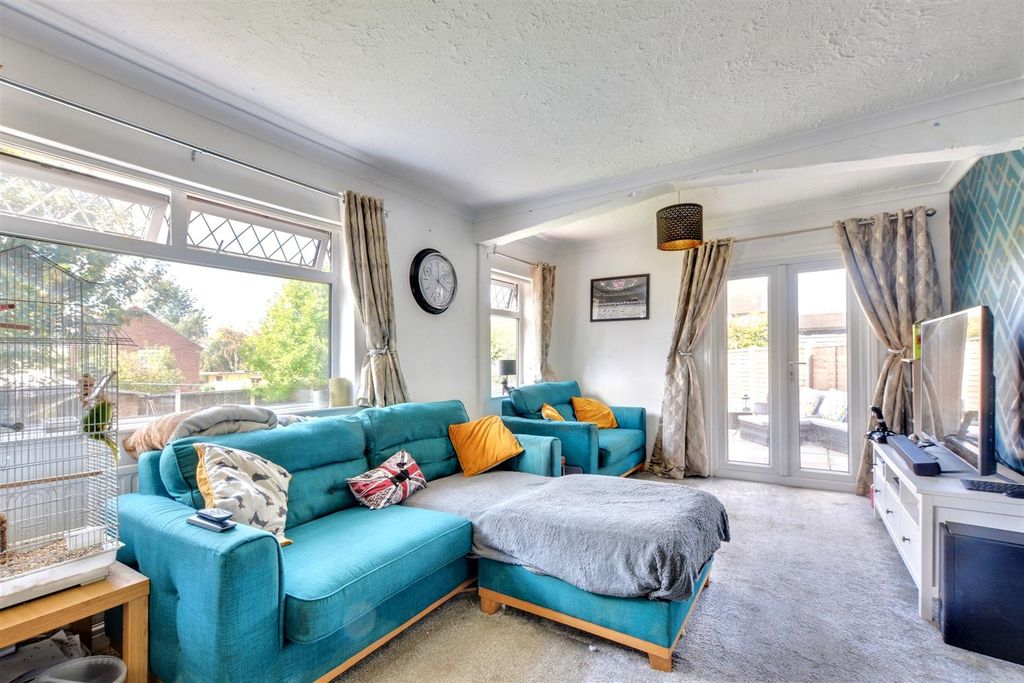 Property photo 2 of 22 Lounge_1.Jpeg