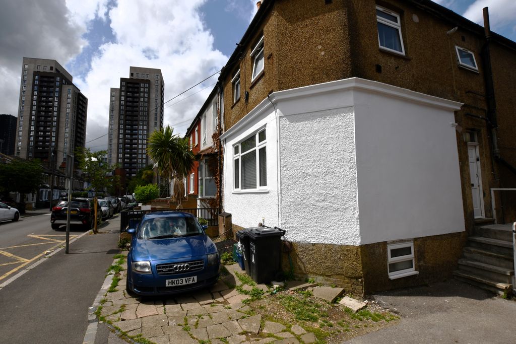 Property photo 3 of 10 10