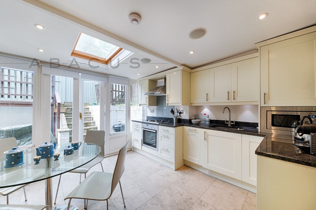 Property photo 2 of 19 Kitchen / Diner