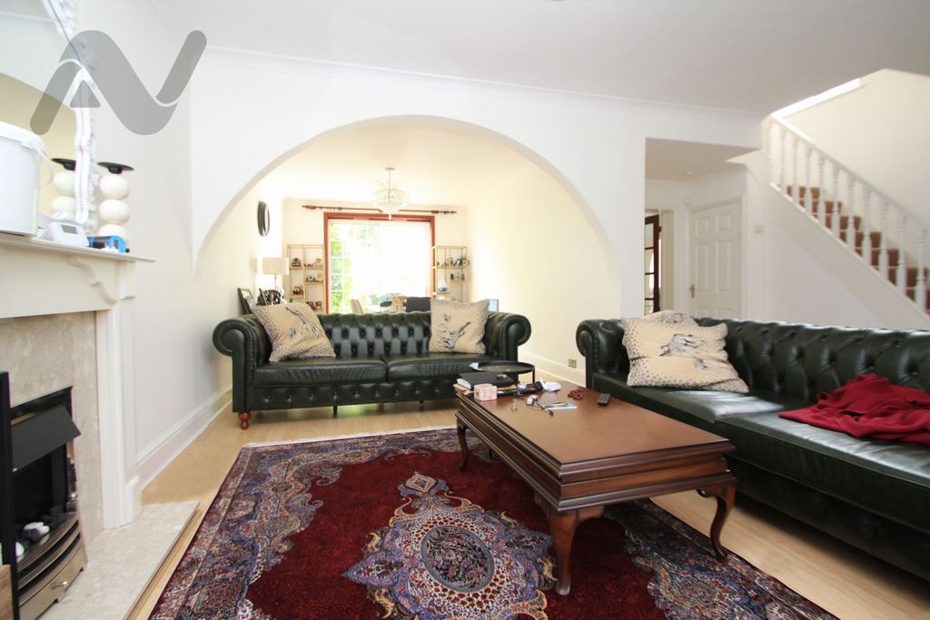 Property photo 3 of 25