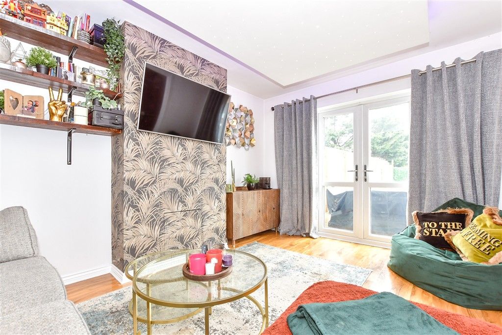 Property photo 2 of 13 Lounge