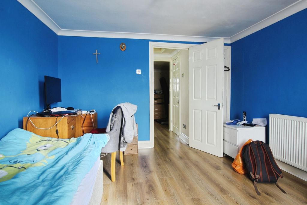 Property photo 3 of 17 Photo