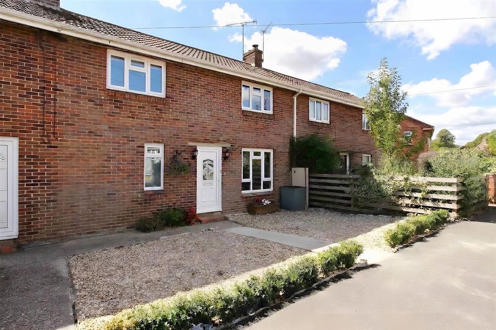 Property photo 1 of 12 22 Evans Close Ph7.Jpg