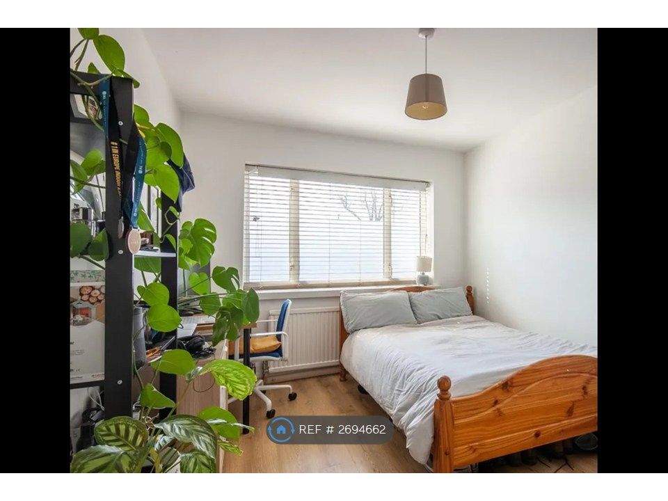 Property photo 1 of 14 Bedroom