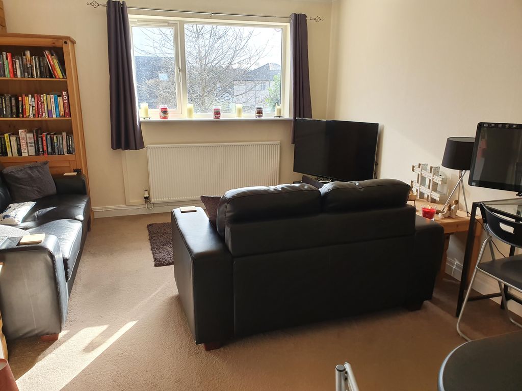 Property photo 3 of 7 Living Room