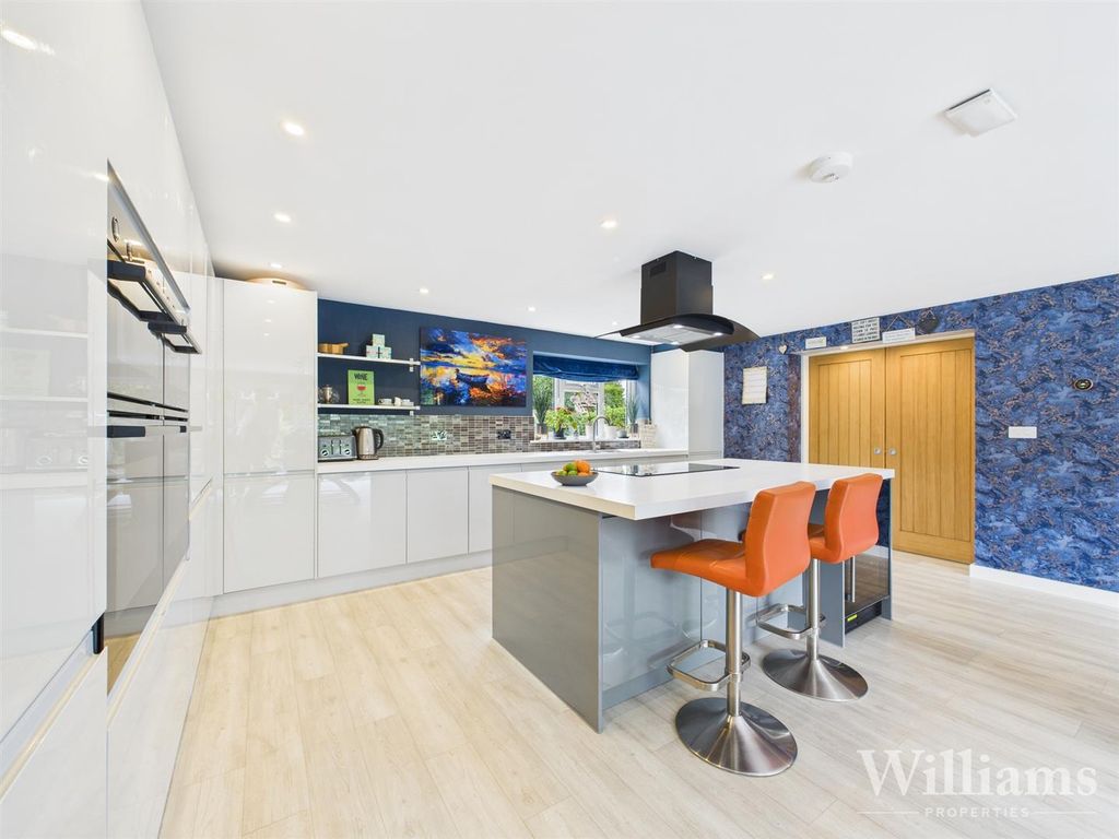 Property photo 2 of 36 Cam02861G0-Pr0468-Still016.Jpg