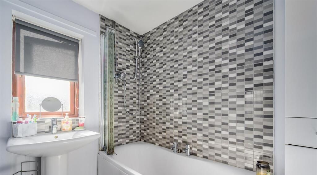 Property photo 2 of 8 813De7242F7Fbcdfcab8F2F543c17c5A.Jpeg