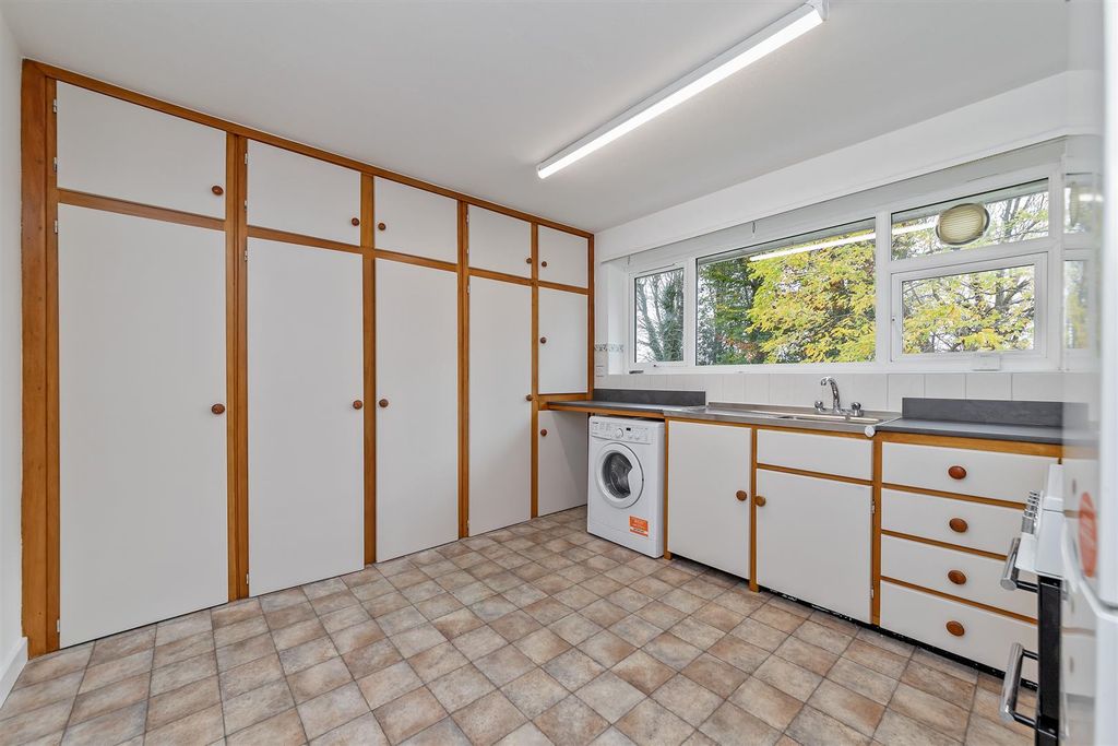 Property photo 3 of 15 39Charmouthcourt-8.Jpg