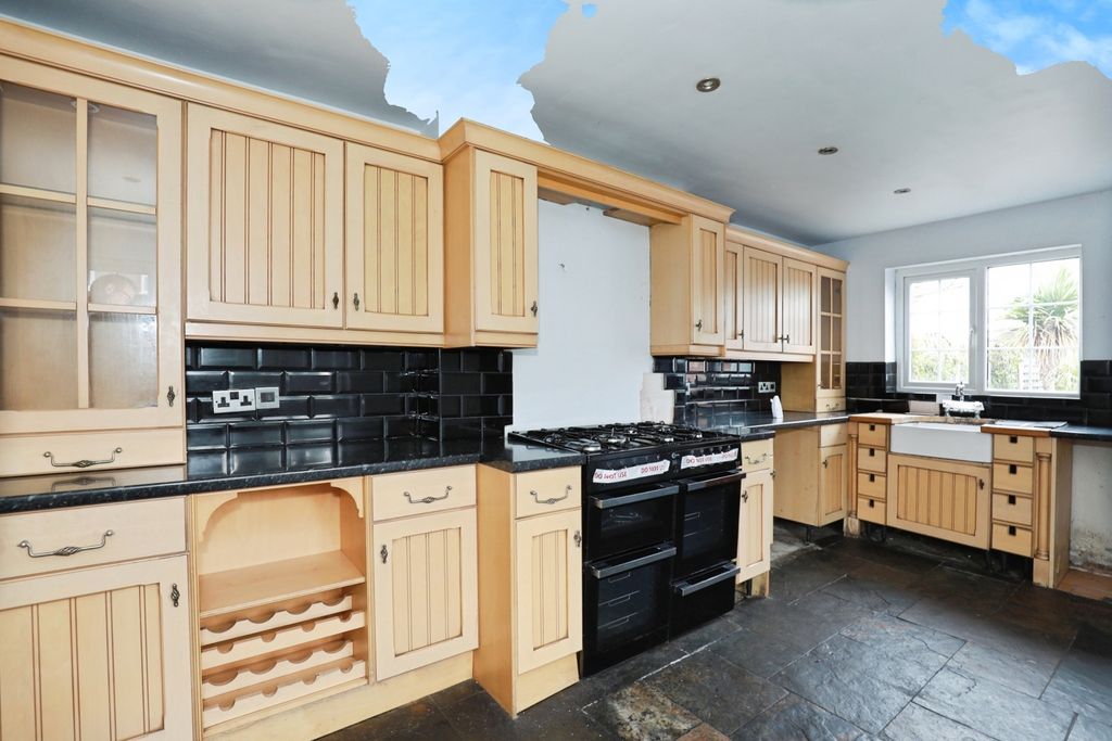 Property photo 3 of 20 Pbox-Img.Jpg