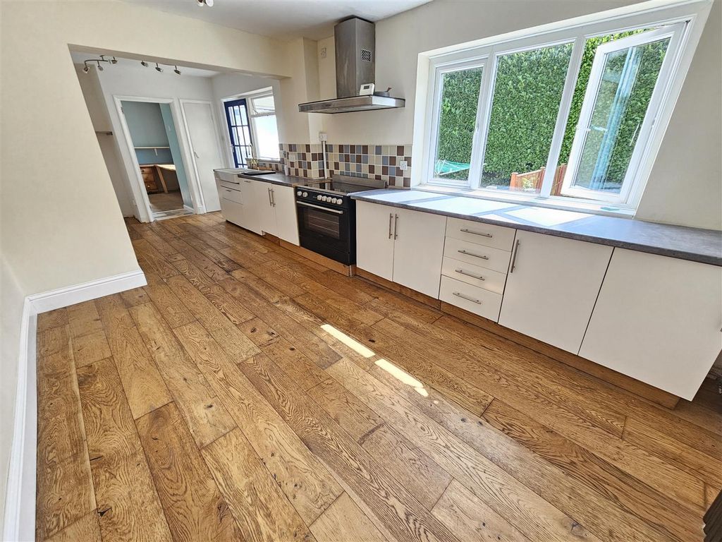 Property photo 3 of 23 Kitchen Breakfast Room.Jpg