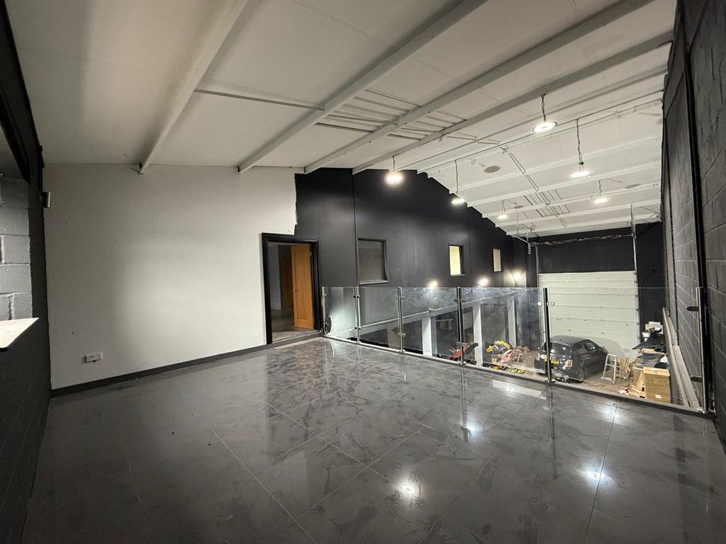 Property photo 2 of 10 Office