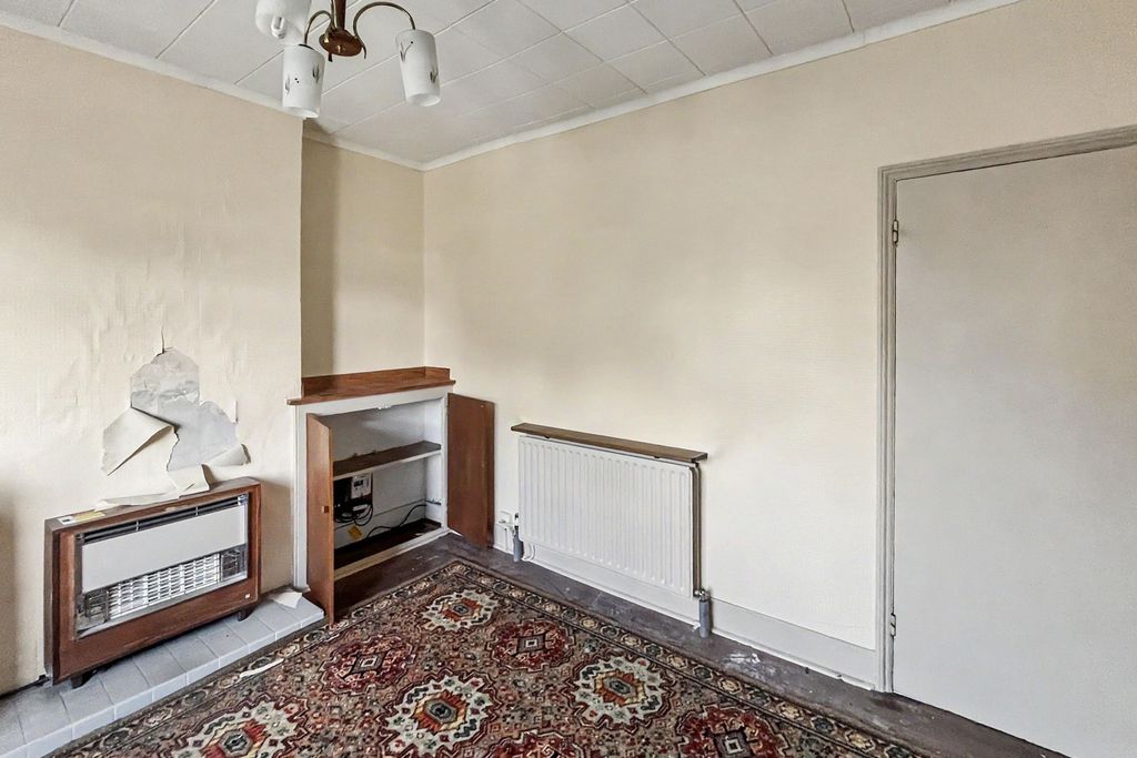 Property photo 2 of 23 19 Park Road, Caterham Cr3 5Tb