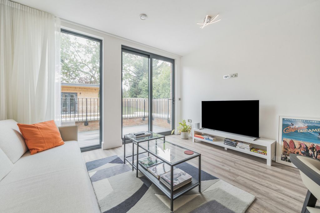 Property photo 2 of 18 1329969-8-68820c7...