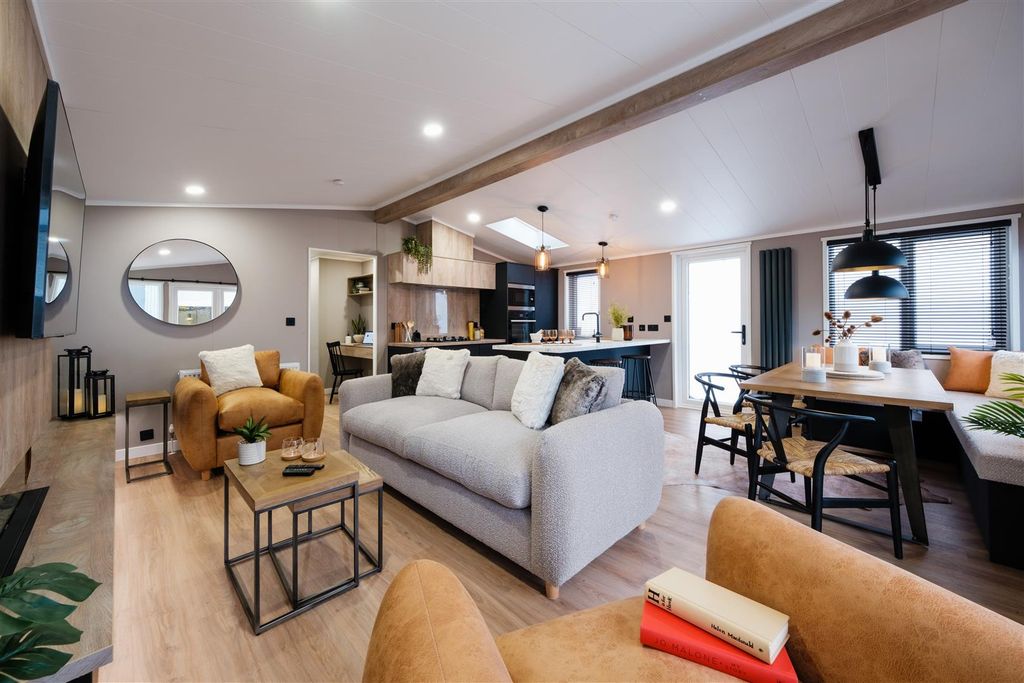 Property photo 1 of 16 Lounge 1.Jpg