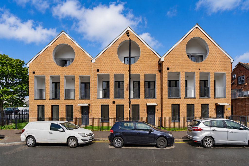 Additional image 23 of 19 bed block of flats for saleQueensway, Enfield EN3