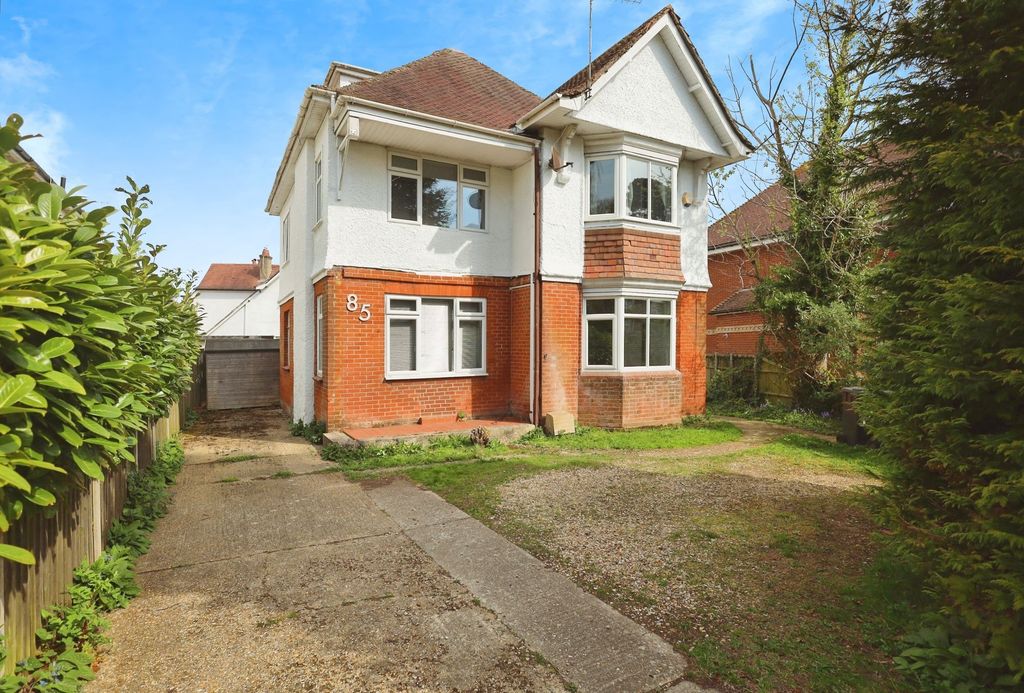Property photo 1 of 17 Photo 9