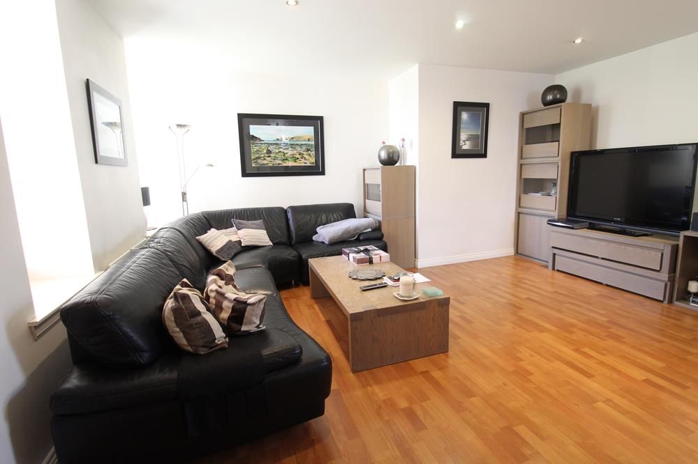 Property photo 1 of 11 Lounge