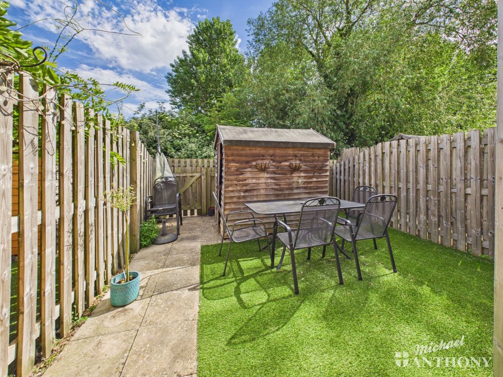 Property photo 3 of 13 Cam03852G0-Pr0682-Still010