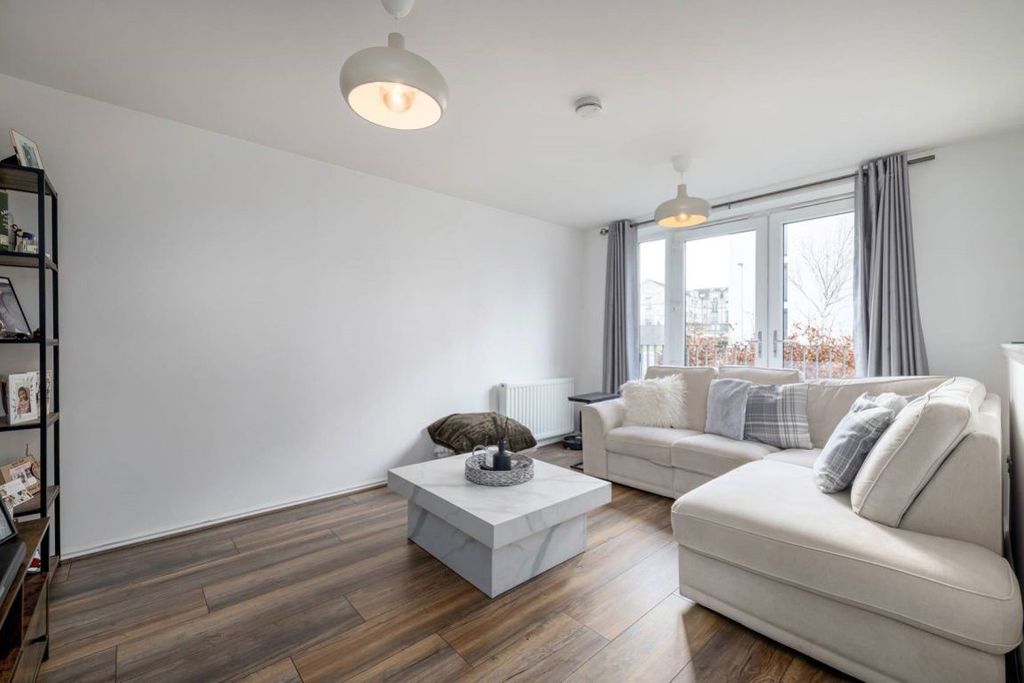 Property photo 2 of 27