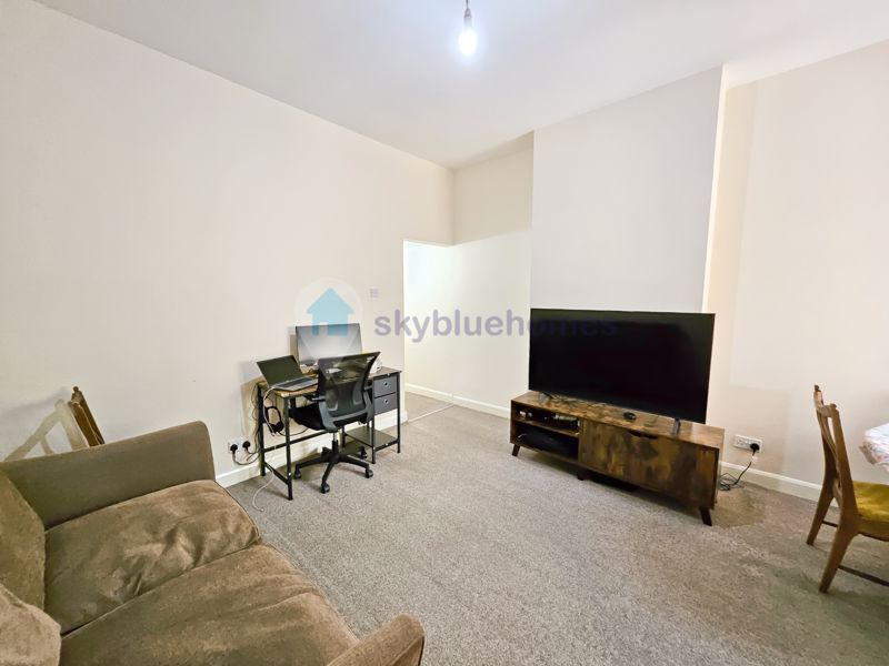 Property photo 1 of 8 Photo 7
