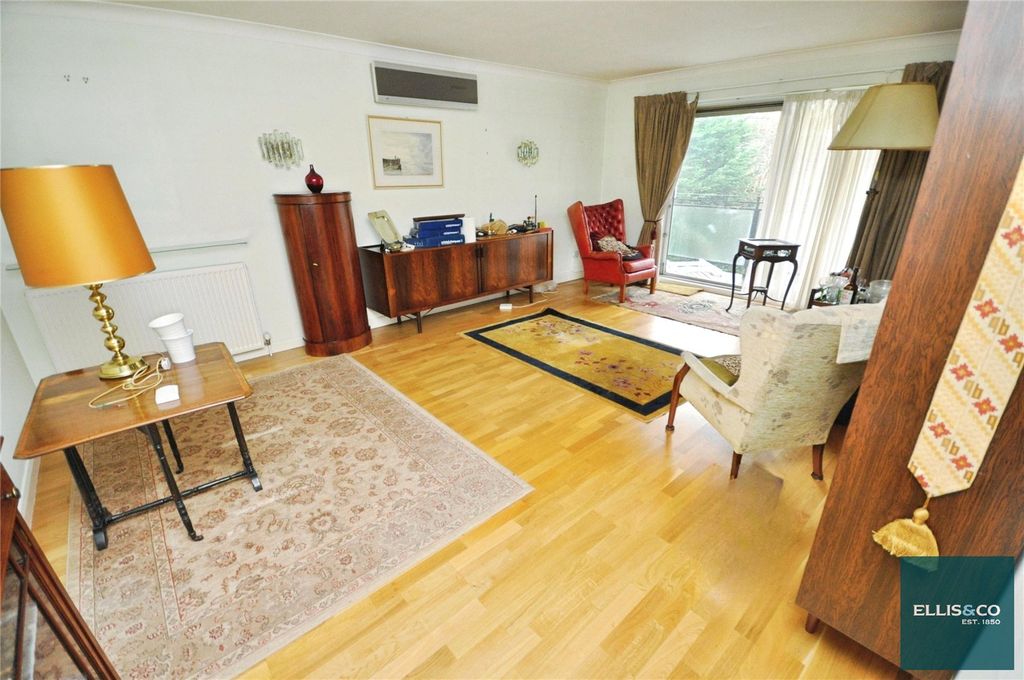 Property photo 2 of 11 Picture No. 12