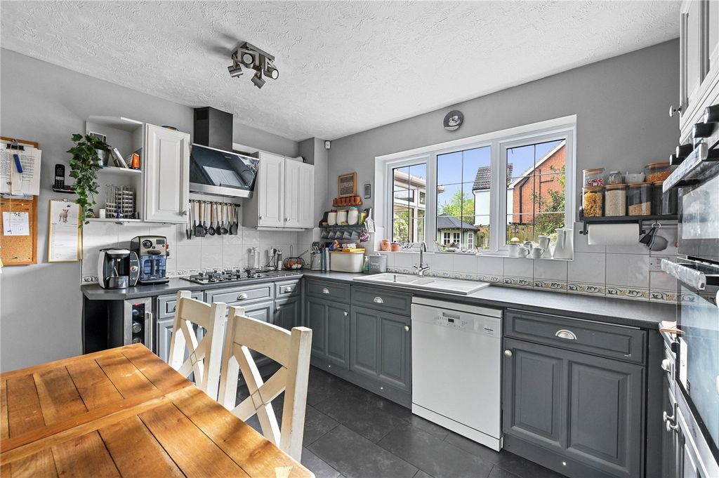 Property photo 2 of 27 Picture No. 20