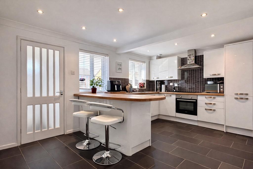 Property photo 3 of 24 74C3972B-5Ac5-4Afa-930A-Abed9558B66D.Png