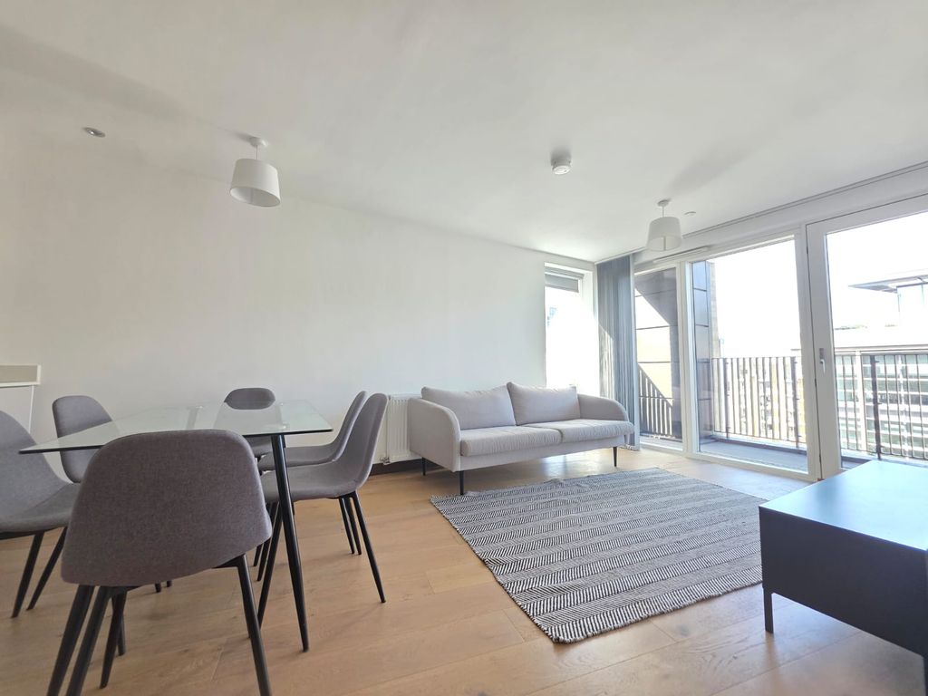 Property photo 1 of 9 Nelsons Are Proud To Present This Stunning Two Bedroom Two Bathroom Apartment Located Perfectly Within Minutes Of Cambridge Train Station.