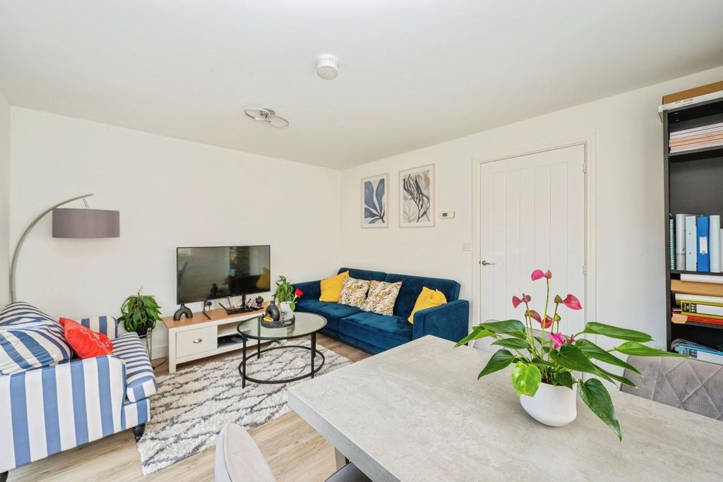 Property photo 2 of 17 96Bridgemanway-14.Jpg