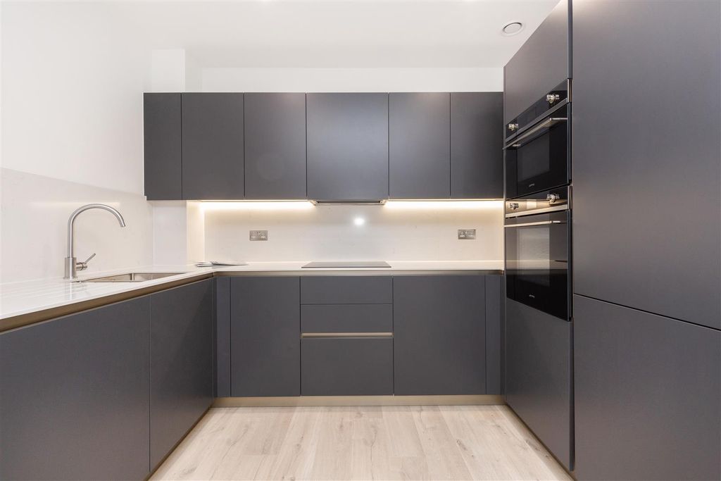 Property photo 2 of 18 18 Hartingtons Court-6.Jpg