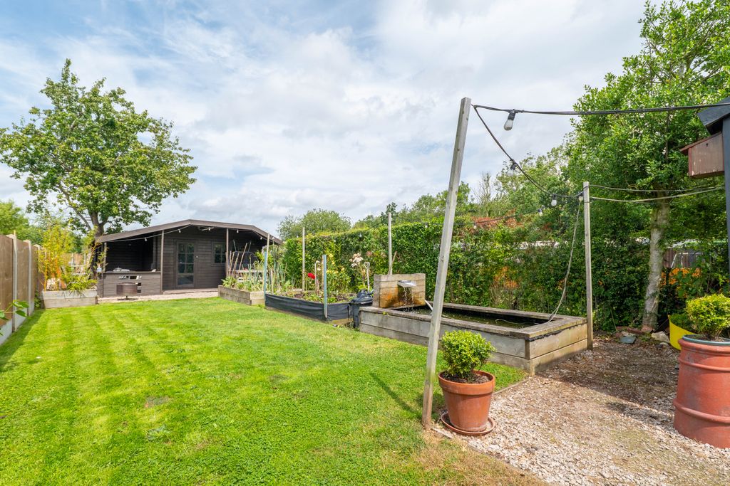 Property photo 3 of 15 Garden