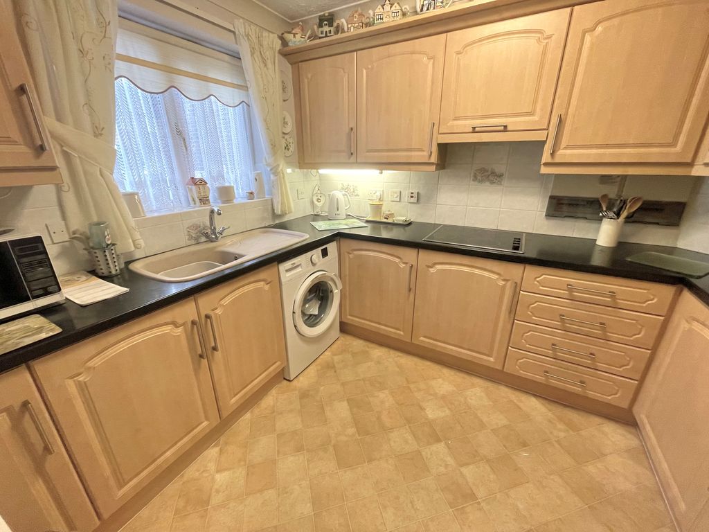 Property photo 3 of 14 27 The Leas Kitchen 1