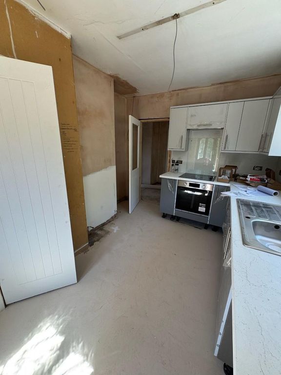 Property photo 3 of 6 Kitchen.Jpg